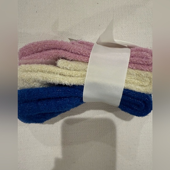 UGG Women's Sparkle Quarter Socks (3-Pack): NWT - Picture 3 of 4